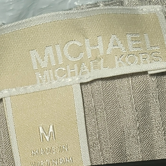 Michael kors cream sleeveless blouse size medium - Picture 3 of 5